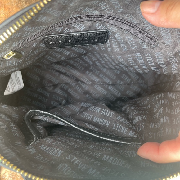 EUC Steve Madden “BMaggie” Black Crossbody Bag with Gold Chain Detail - Picture 8 of 11